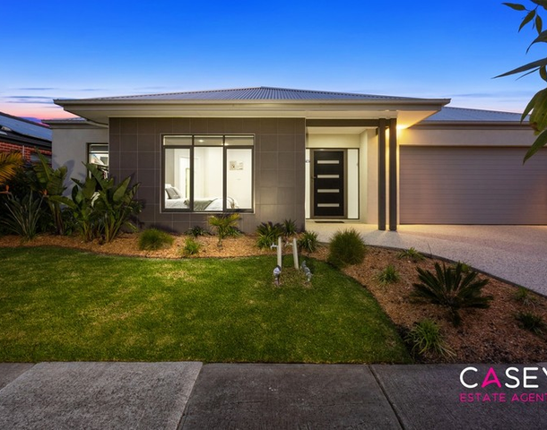 19 Macpherson Circuit, Cranbourne East VIC 3977