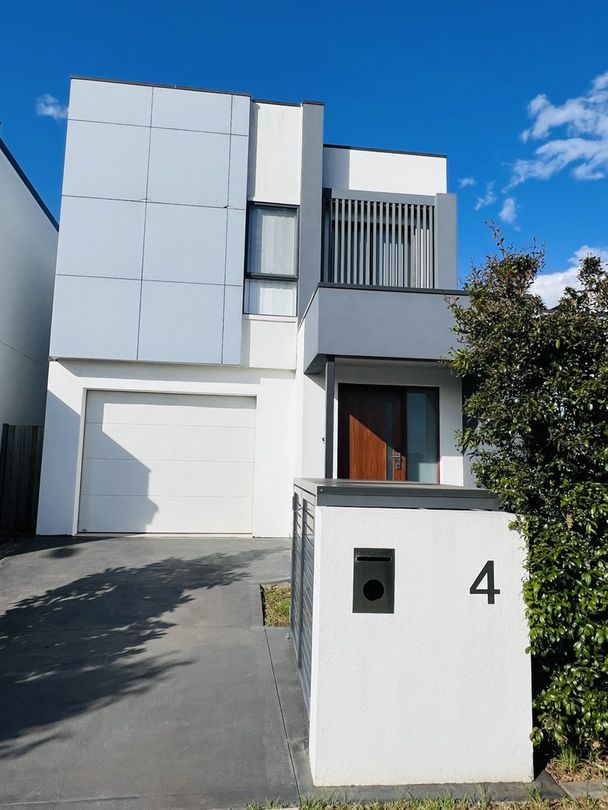 3 bedrooms House in 4 Bywaters Drive CATHERINE FIELD NSW, 2557