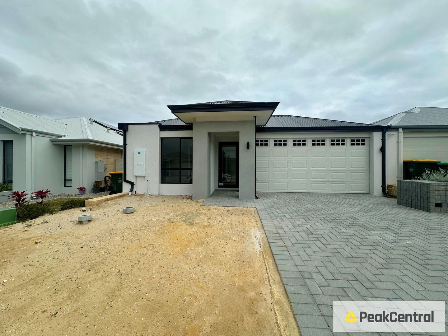 4 bedrooms House in 13 Sawtell Street ALKIMOS WA, 6038