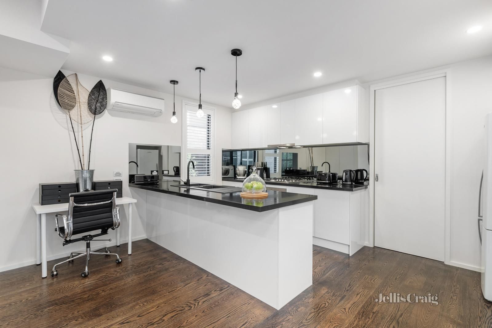 4/9 Bourke Street, Bulleen VIC 3105, Image 2