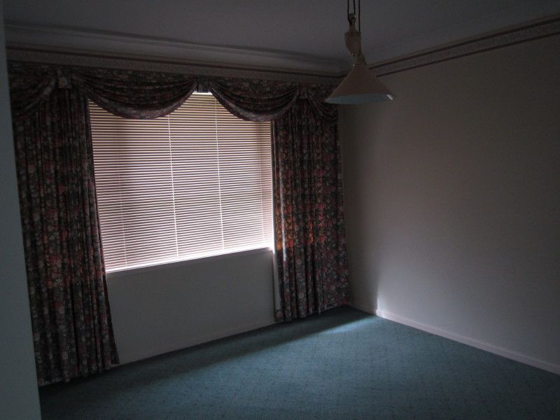 8 Brennan Place, Ravenswood NSW 2824, Image 2