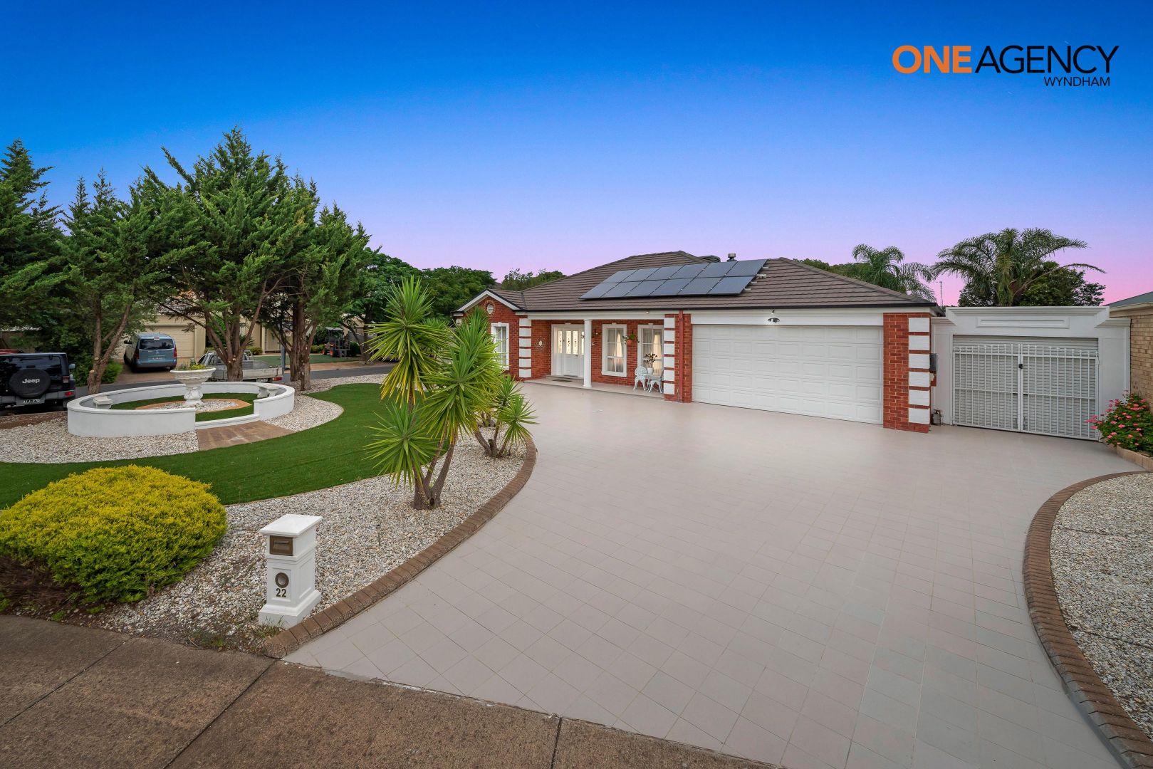 22 Cobblestone Green, Caroline Springs VIC 3023, Image 2