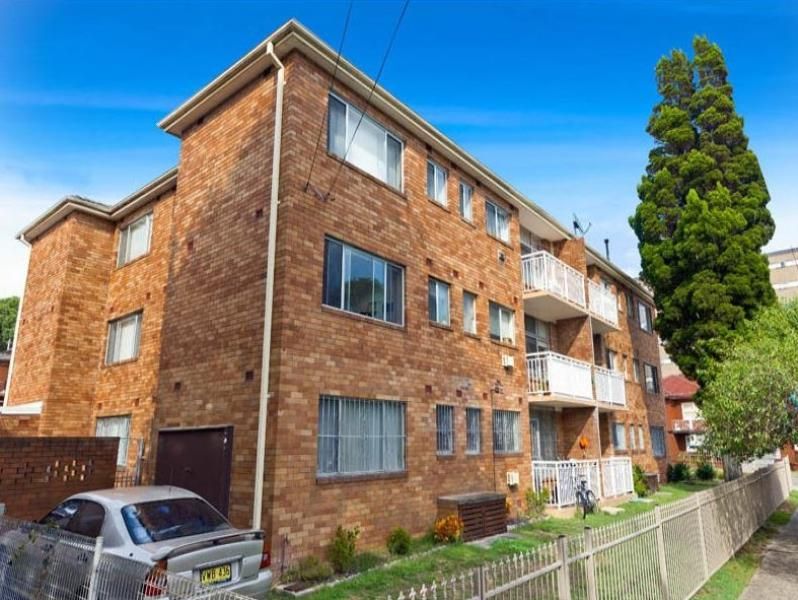 2 bedrooms Apartment / Unit / Flat in 8/2 Barber Avenue EASTLAKES NSW, 2018