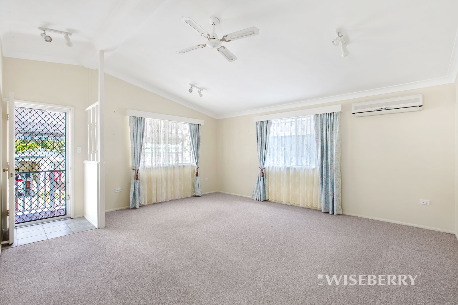 210/25 Mulloway Road, Chain Valley Bay NSW 2259, Image 2