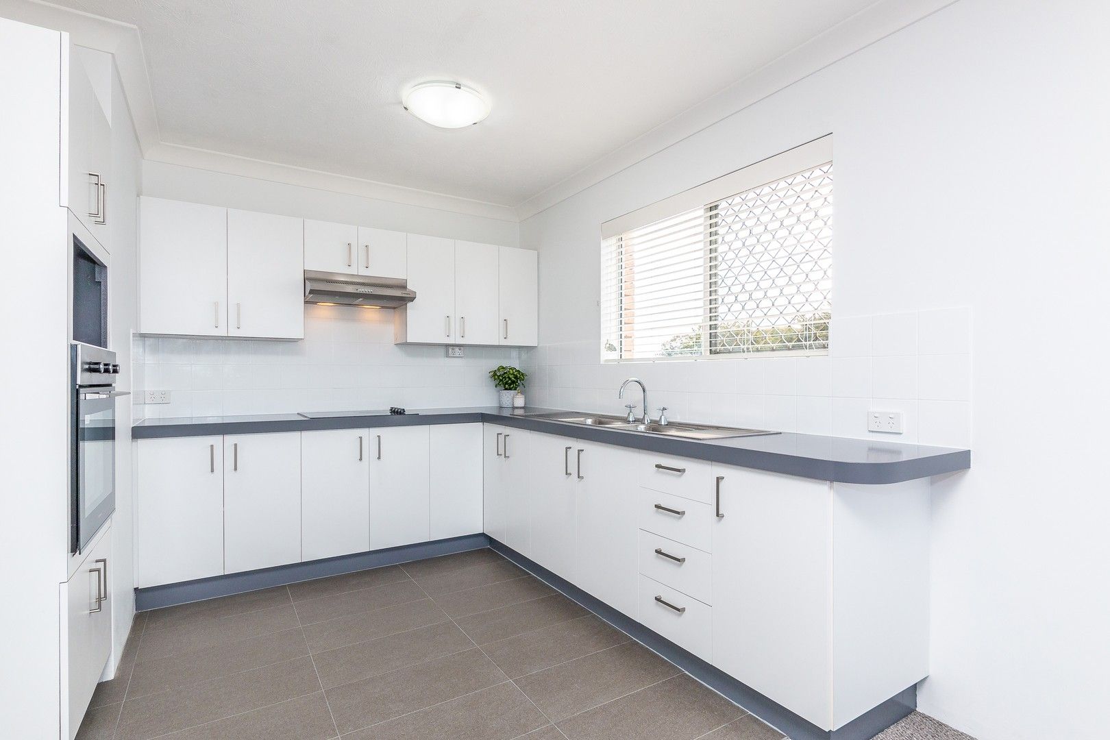 12/102 Hornibrook Esplanade, Clontarf QLD 4019, Image 2