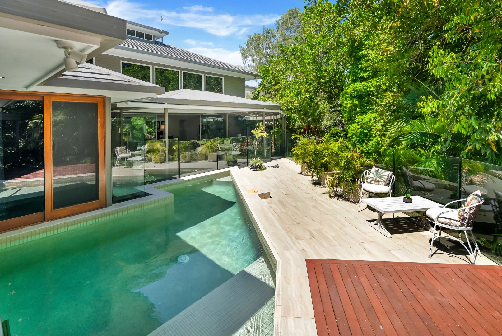 8 Lillian Road, Palm Cove QLD 4879