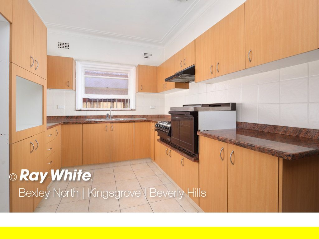 33 Bobadah Street, Kingsgrove NSW 2208, Image 2