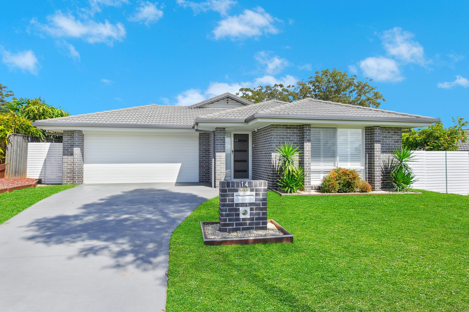 14 Yarralumla Parade, Thrumster NSW 2444