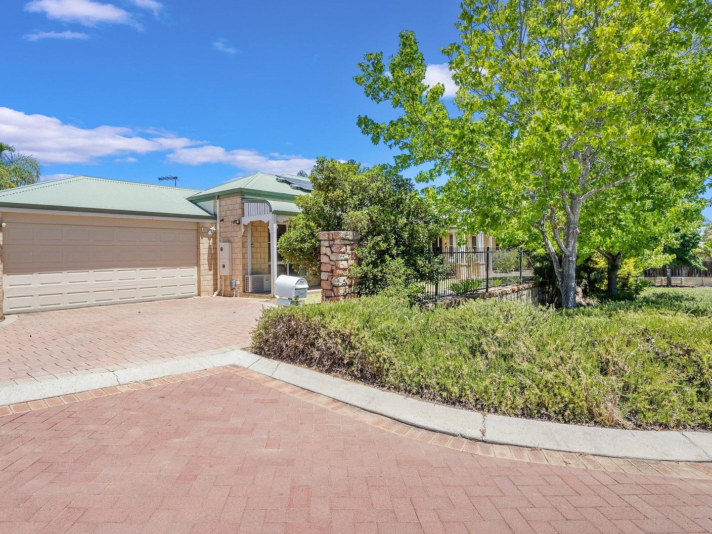 4 bedrooms House in 2 Dawnview Rise ELLENBROOK WA, 6069