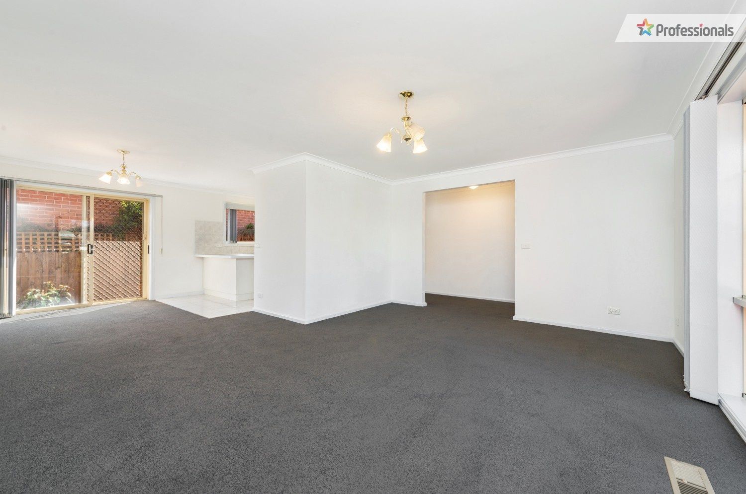 214 Mahoneys Road, Burwood East VIC 3151, Image 2