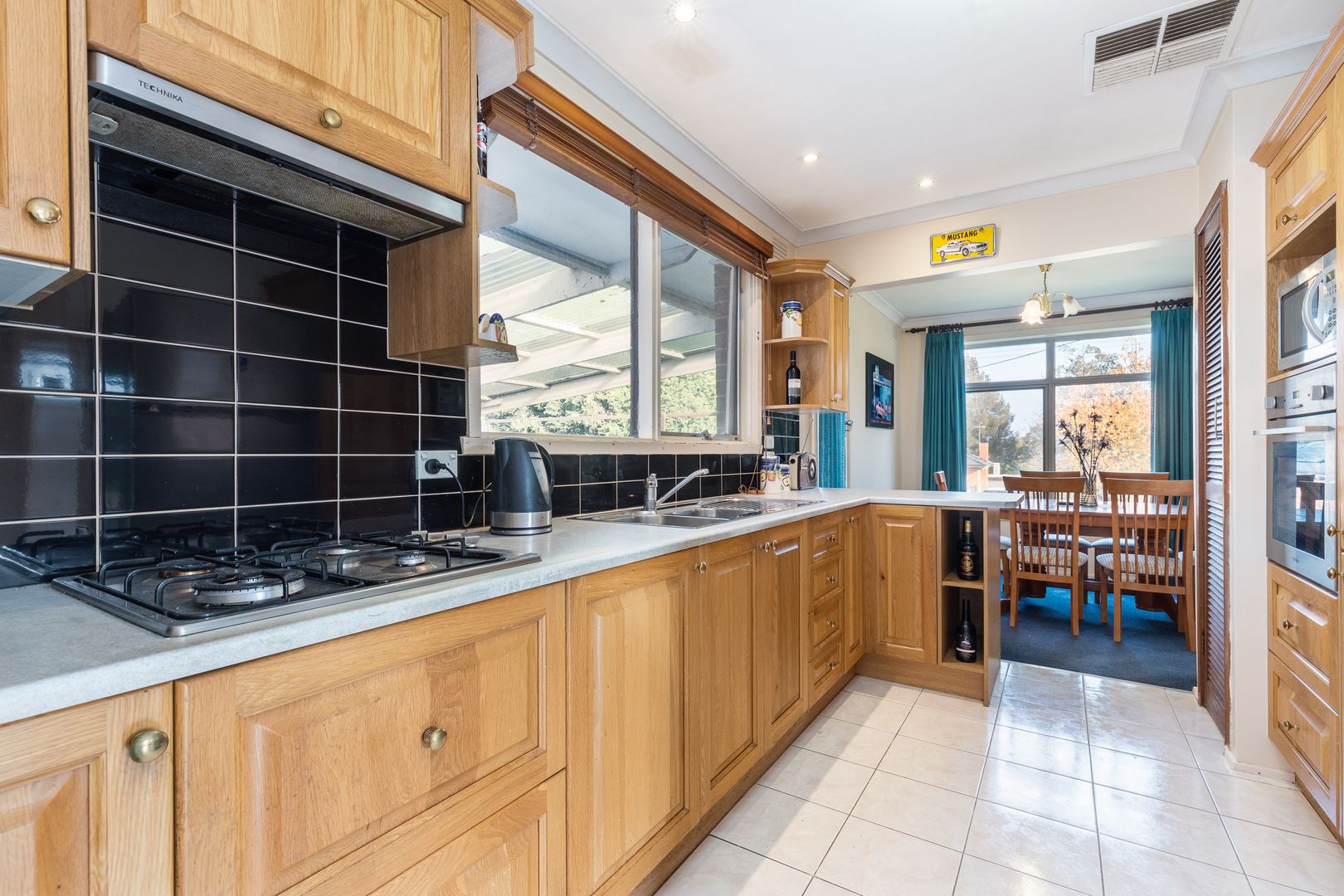 72 Huxley Avenue, Mulgrave VIC 3170, Image 2