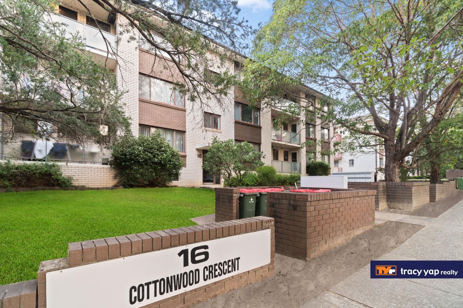 1 bedrooms Apartment / Unit / Flat in 8/16 Cottonwood Crescent MACQUARIE PARK NSW, 2113