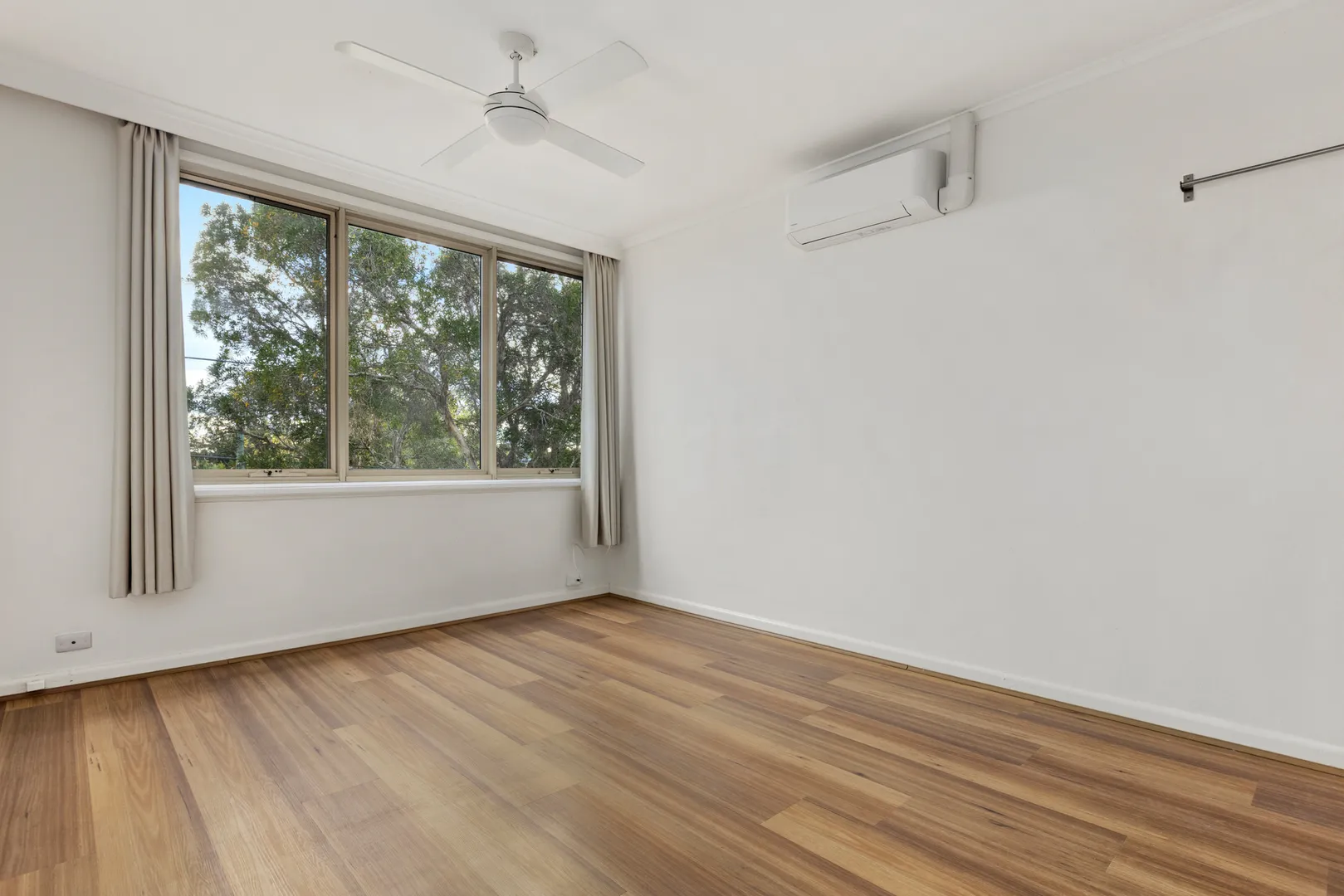 Light-filled Living in a Prime Balaclava Position - Radharc 6