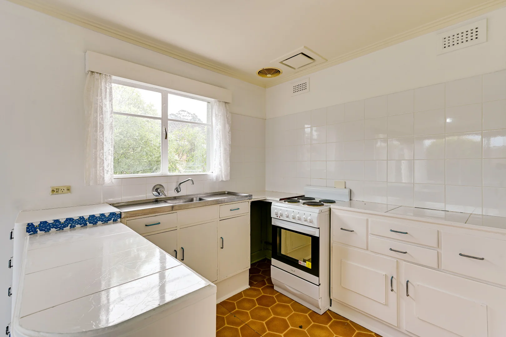 Additional image 3 of 2/1 Boatta Road, Lindisfarne TAS 7015