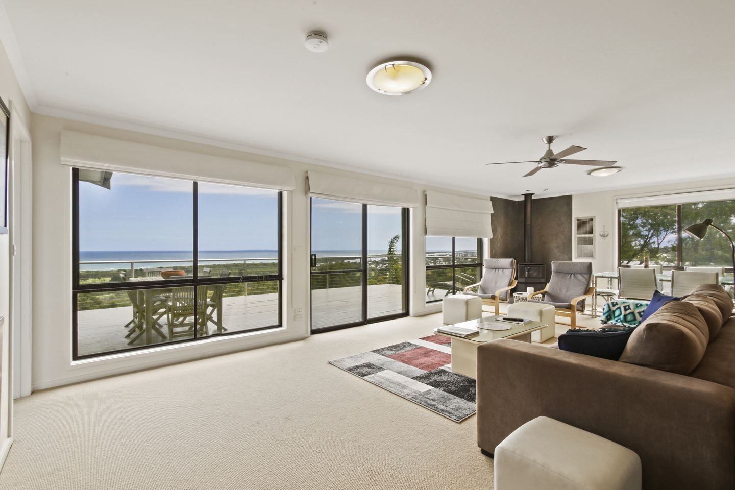 16 Ocean View Parade, Lakes Entrance VIC 3909, Image 0