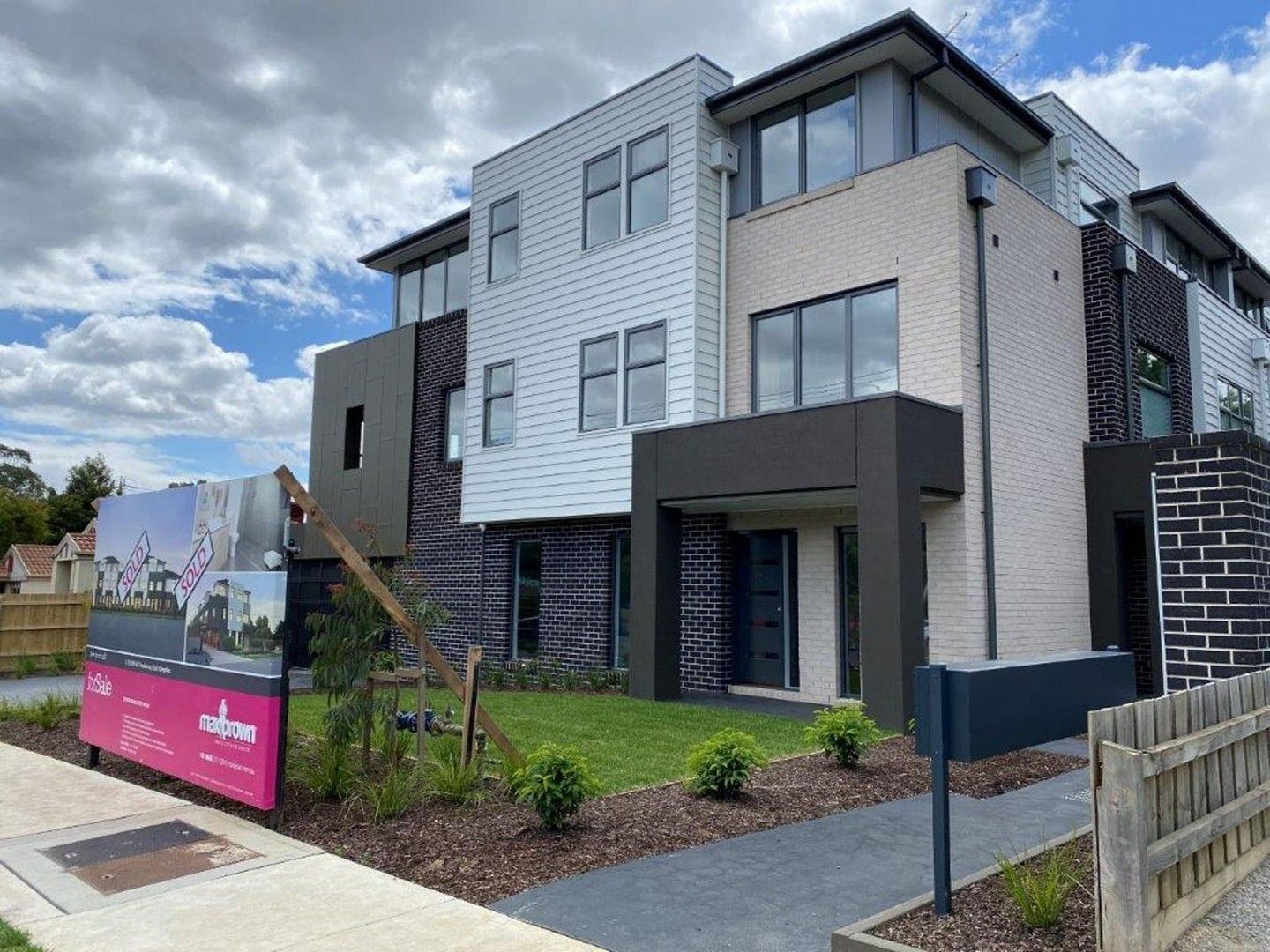 2 bedrooms Townhouse in 8/289 Mt Dandenong Rd CROYDON VIC, 3136