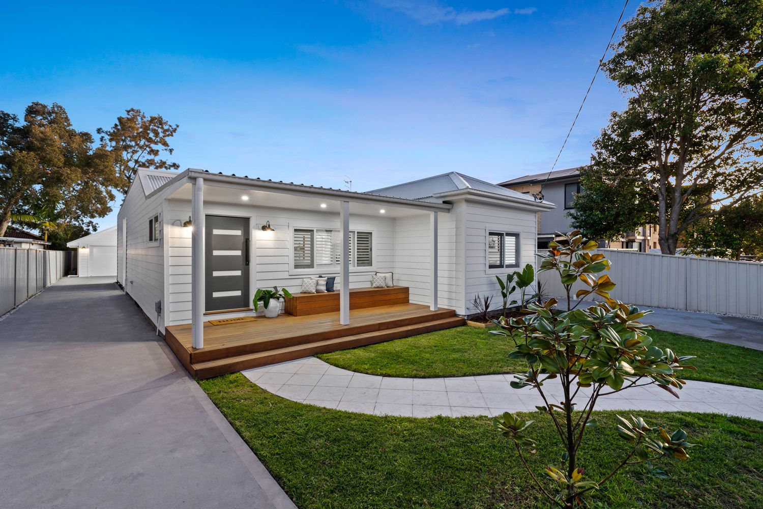 4 bedrooms House in 25 Mclachlan Avenue LONG JETTY NSW, 2261