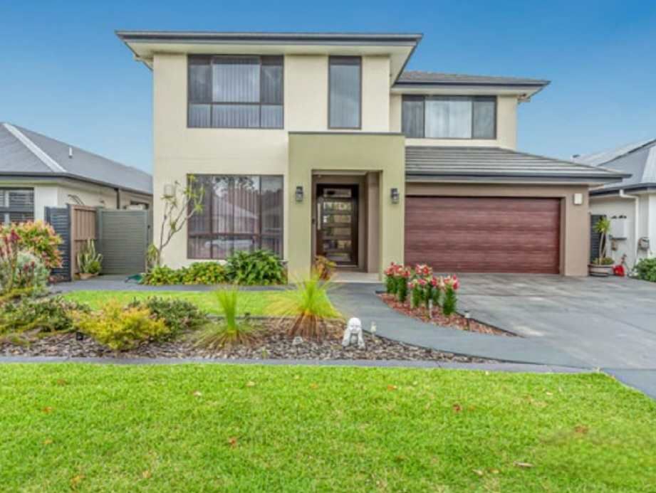 5 bedrooms House in 43 Turnberry Lane MEDOWIE NSW, 2318