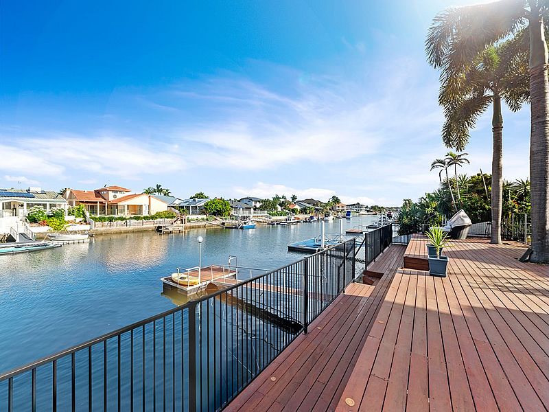 4 bedrooms House in 442 Oxley Dr RUNAWAY BAY QLD, 4216