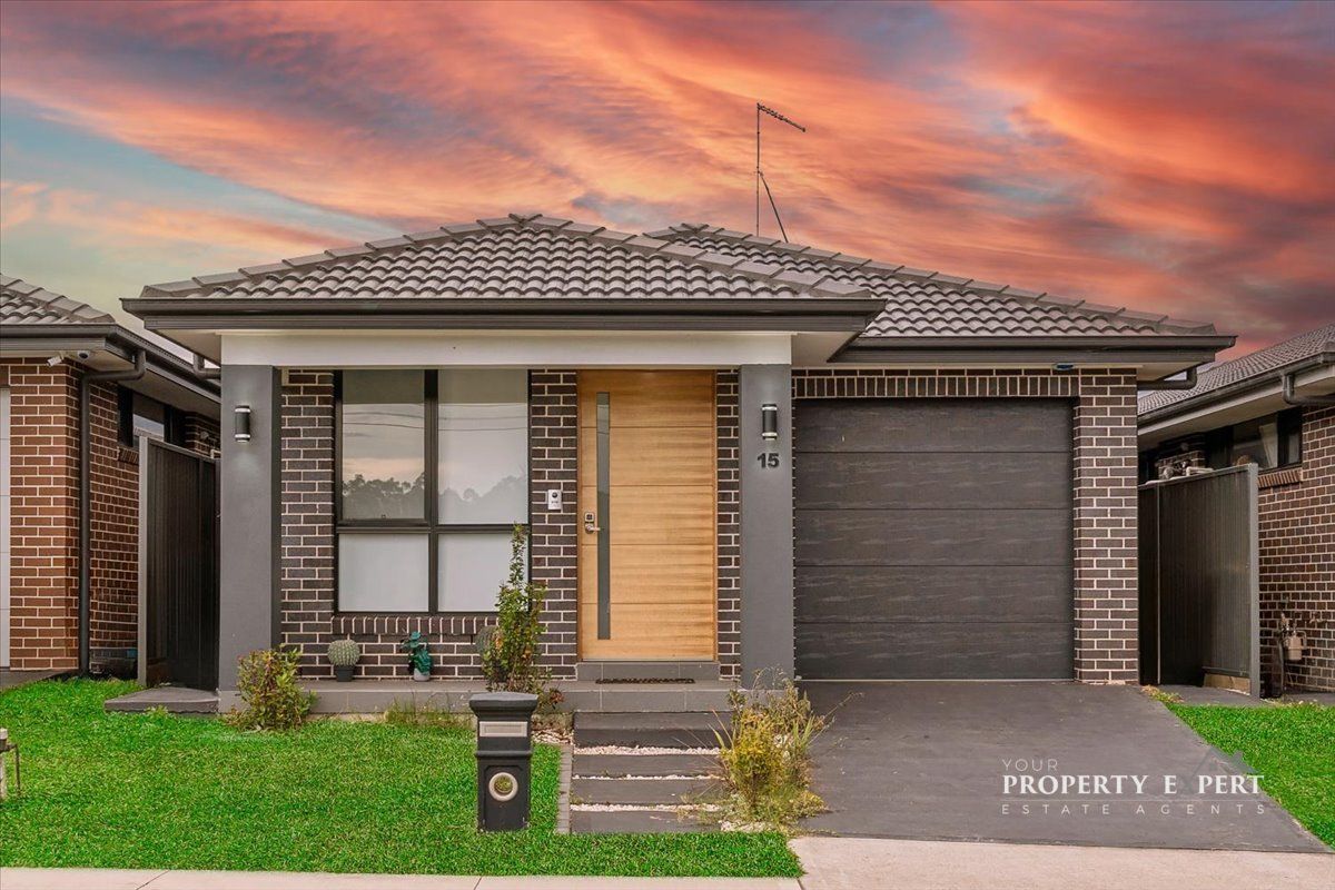 4 bedrooms House in 15 Salix Crescent MARSDEN PARK NSW, 2765