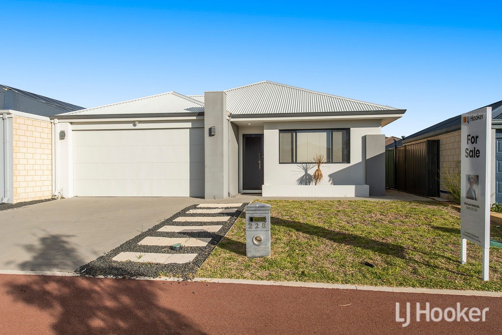 4 bedrooms House in 228 Lake Valley Drive LAKELANDS WA, 6180