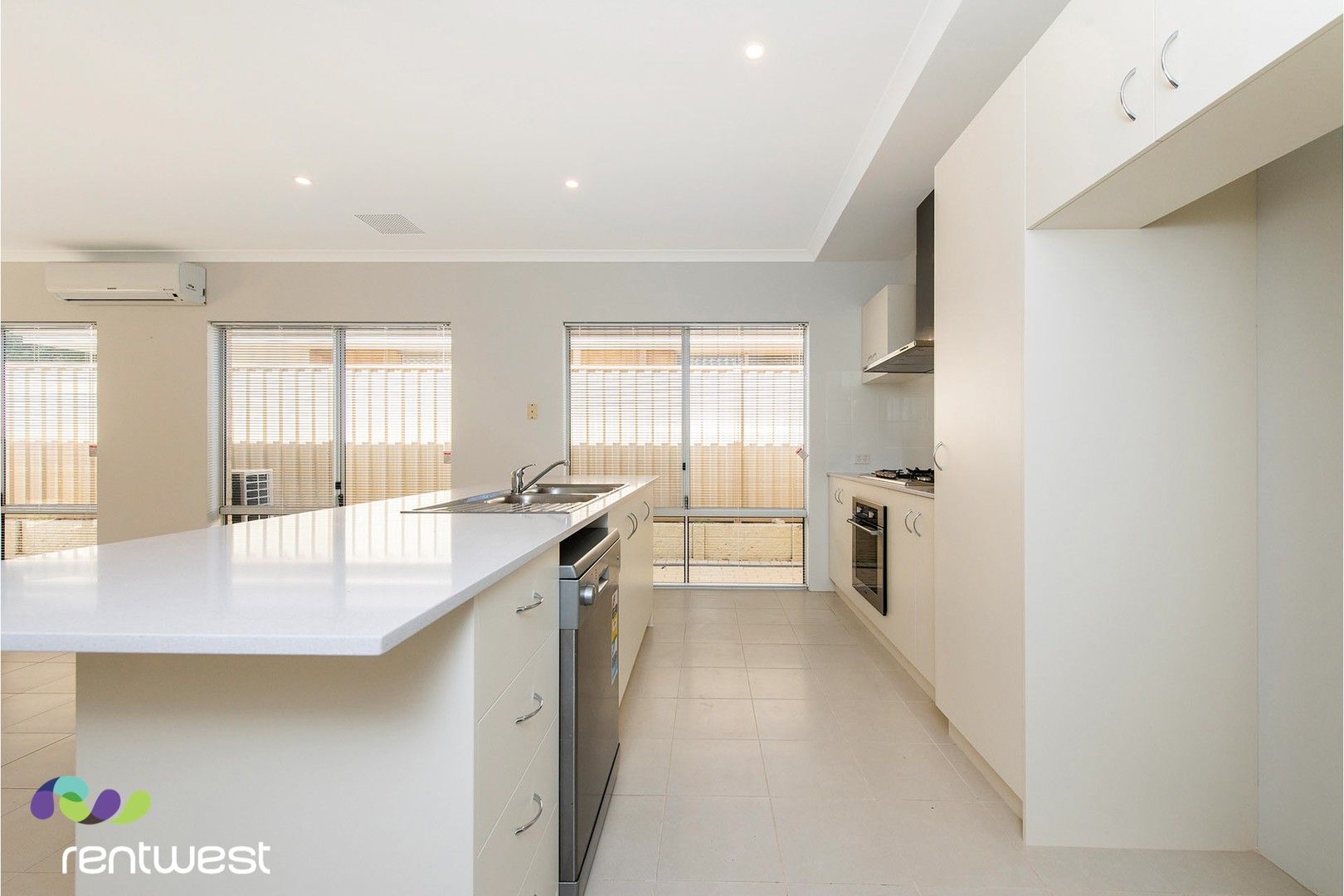 4 bedrooms House in 41 Oakbank Crescent BUTLER WA, 6036