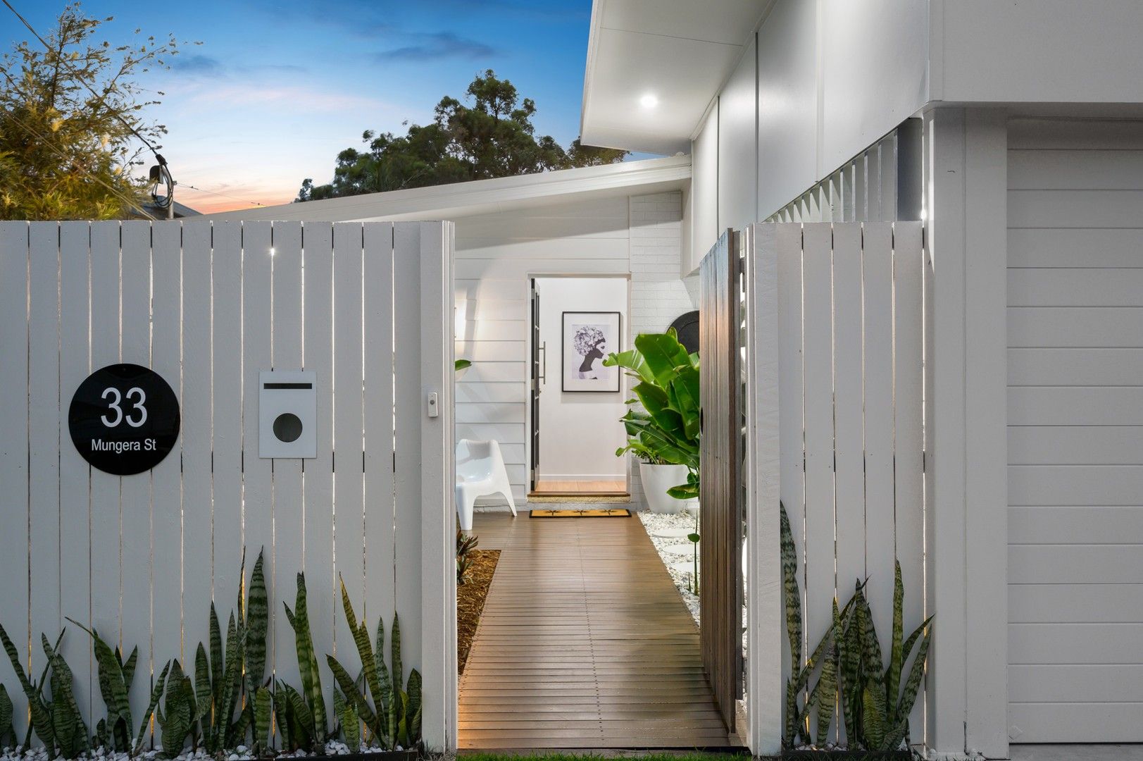 4 bedrooms House in 33 Mungera Street RUNAWAY BAY QLD, 4216