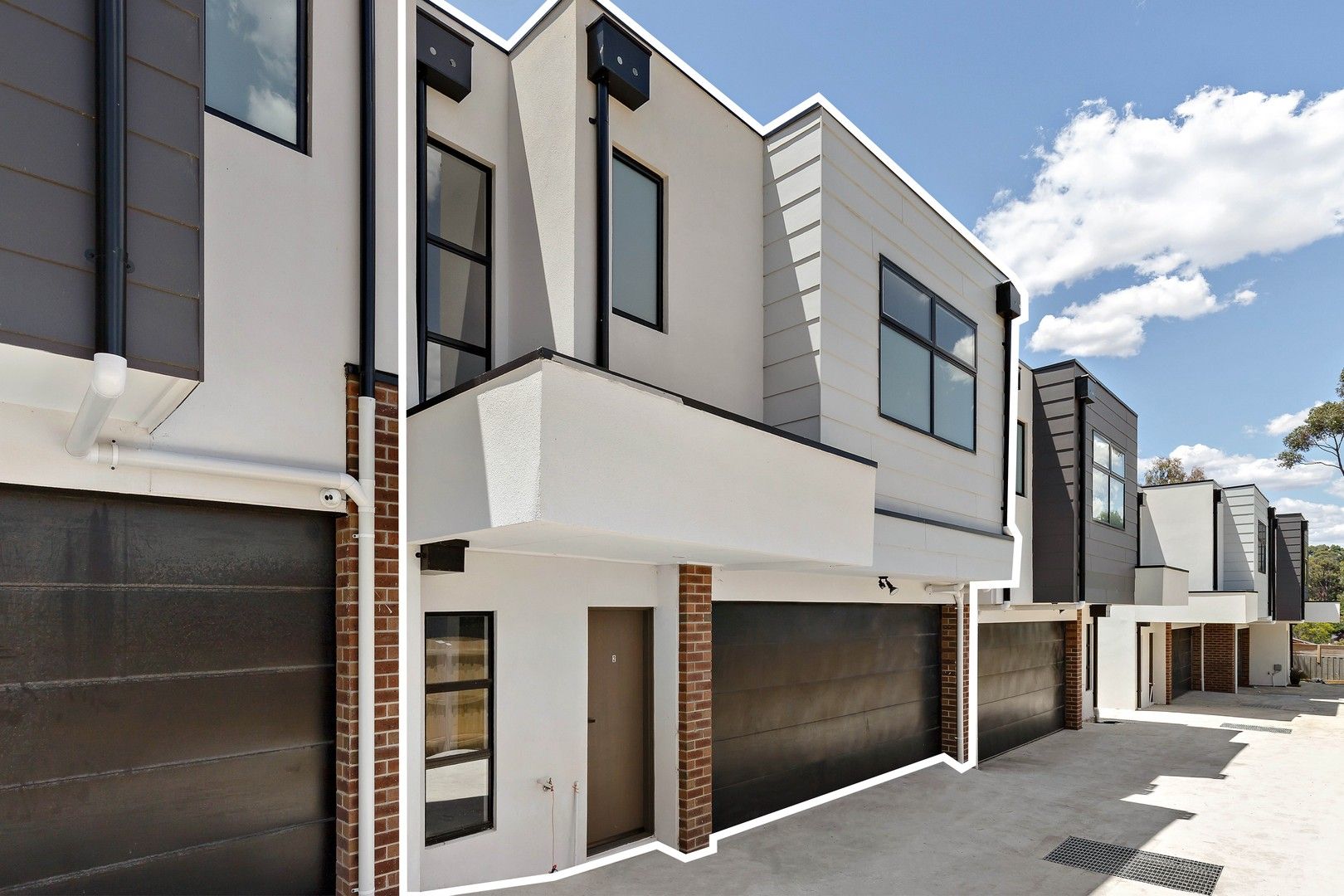 3 bedrooms Townhouse in 2/14 McEwen Drive SUNBURY VIC, 3429