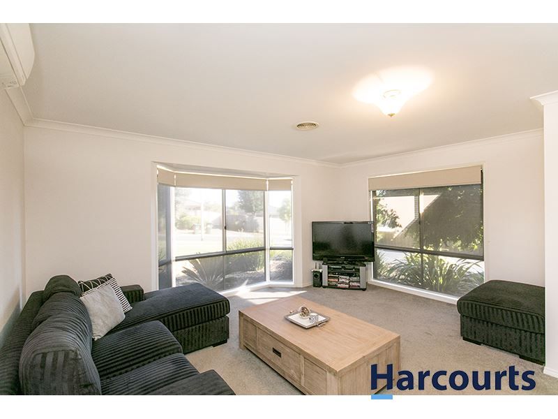 9 Cameron Court, Drouin VIC 3818, Image 1