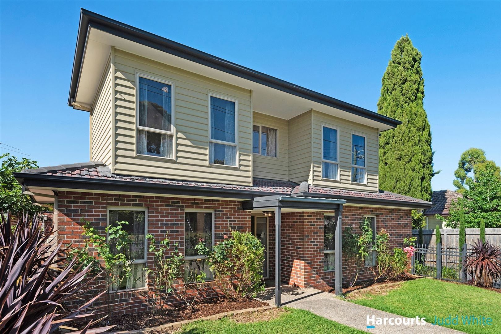4 bedrooms Townhouse in 1/24 Lincoln Avenue GLEN WAVERLEY VIC, 3150