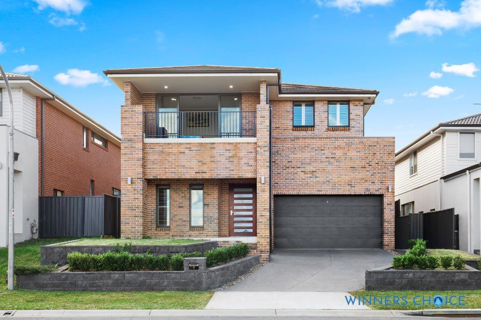 5 bedrooms House in 9 Salinger Street BOX HILL NSW, 2765