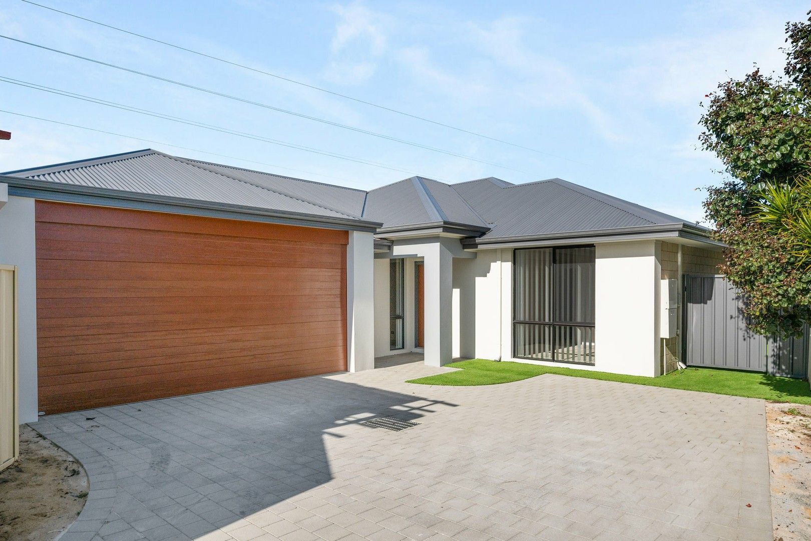 4 bedrooms House in 33a Chaparral Cres WILLETTON WA, 6155