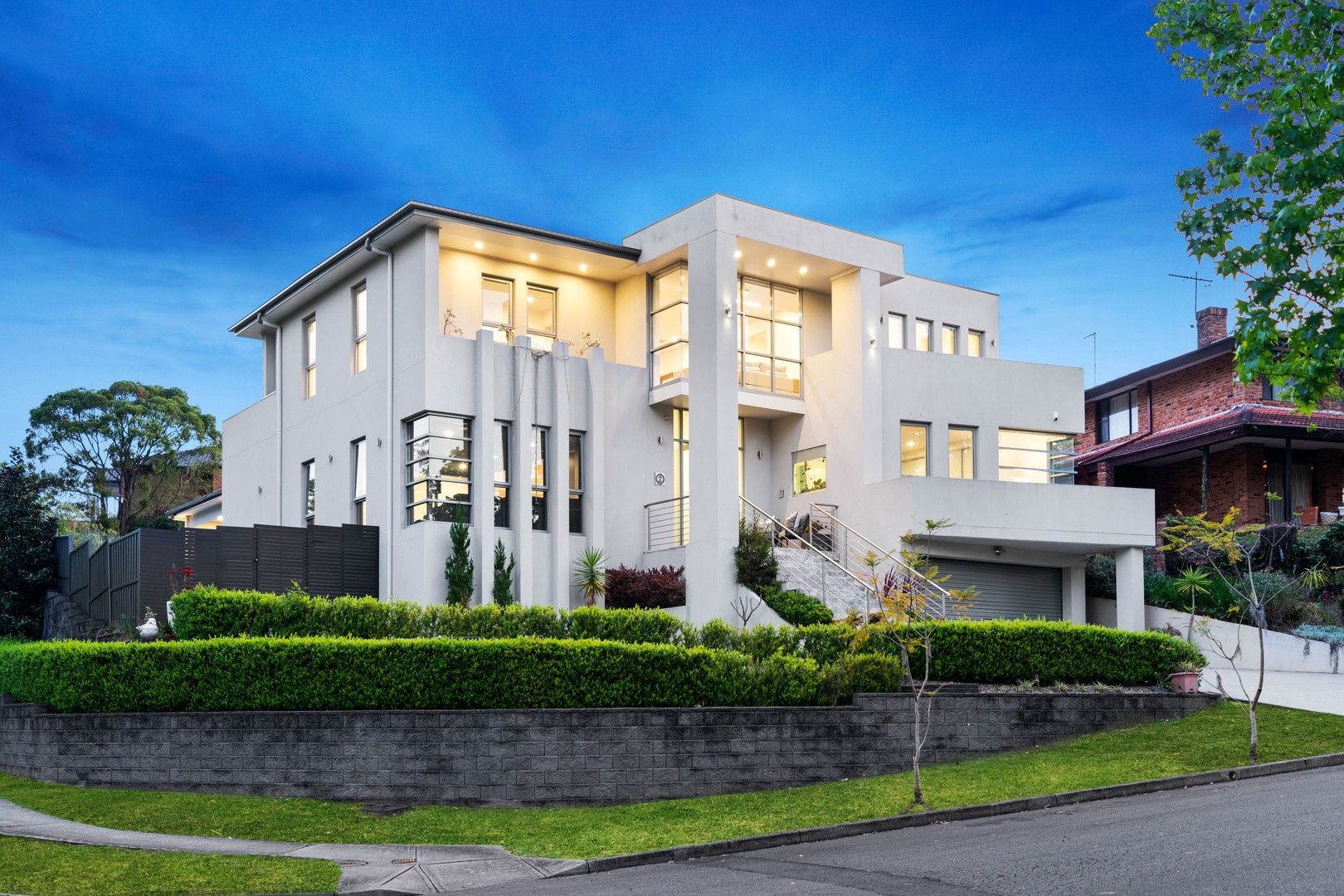 6 bedrooms House in 2 Woodvale Place CASTLE HILL NSW, 2154