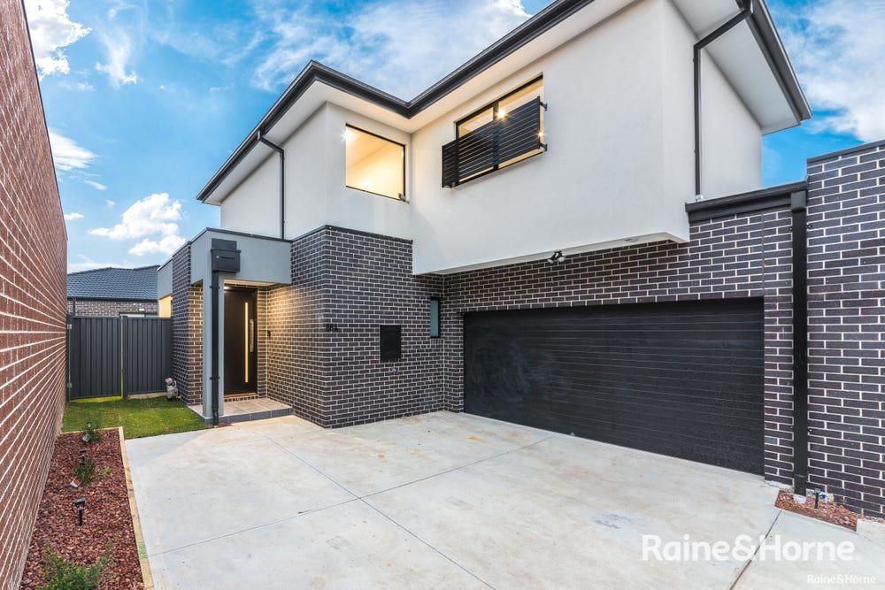 3 bedrooms House in 66a Mackellar Drive ROXBURGH PARK VIC, 3064