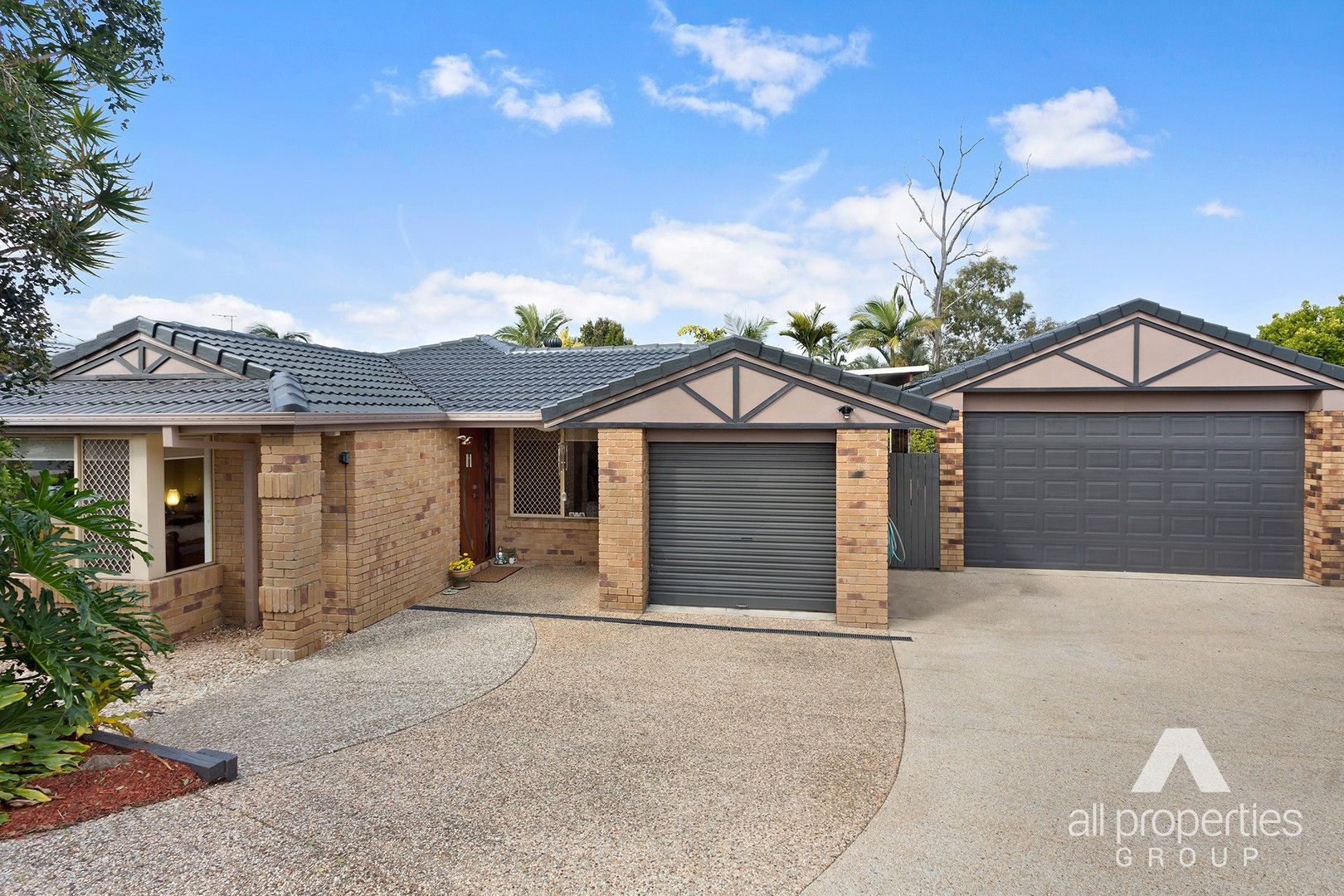 4 bedrooms House in 10 Aronia Court REGENTS PARK QLD, 4118