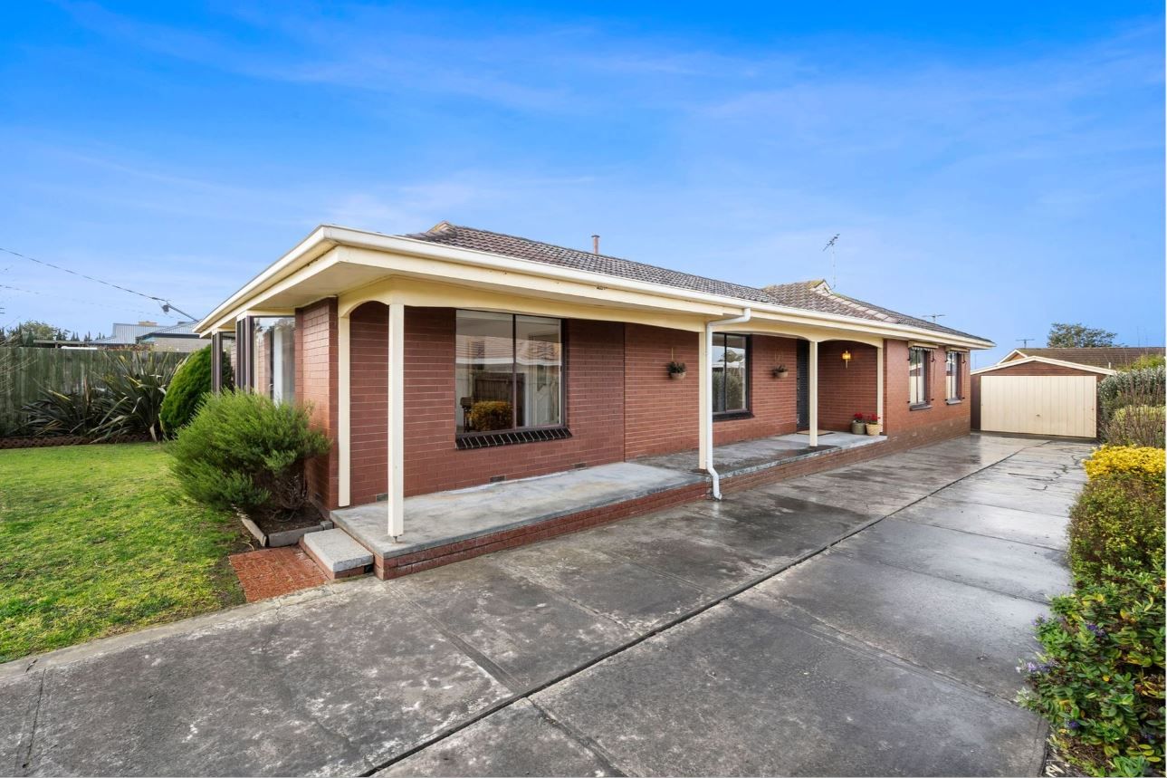 3 bedrooms House in 9 Rimbool Road GROVEDALE VIC, 3216