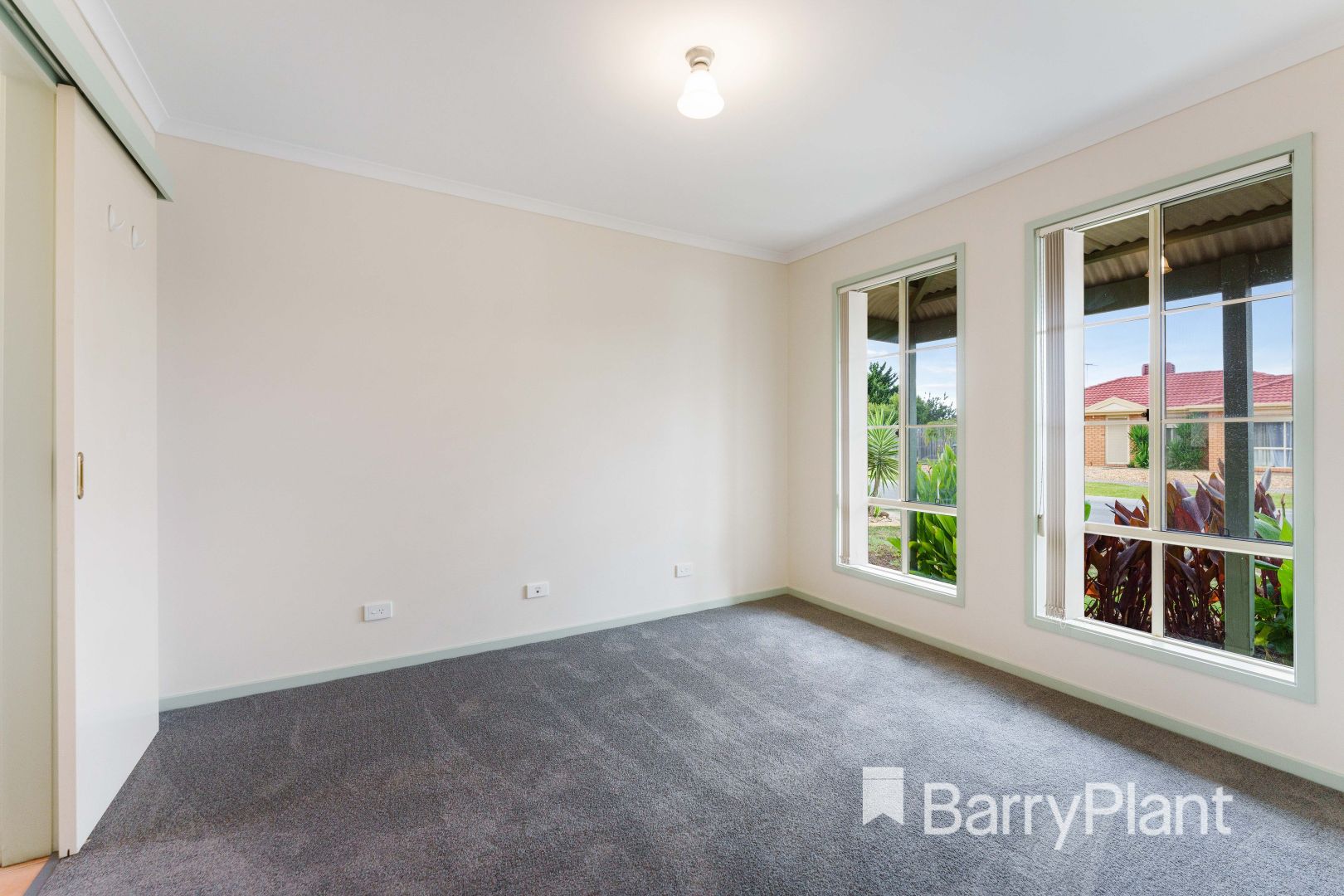 6 Cantal Court, Hoppers Crossing VIC 3029, Image 2