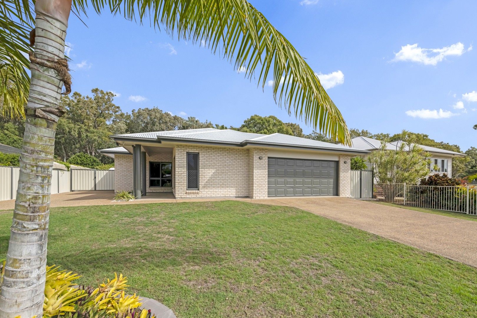 4 bedrooms House in 21 Alexander Dr MOORE PARK BEACH QLD, 4670