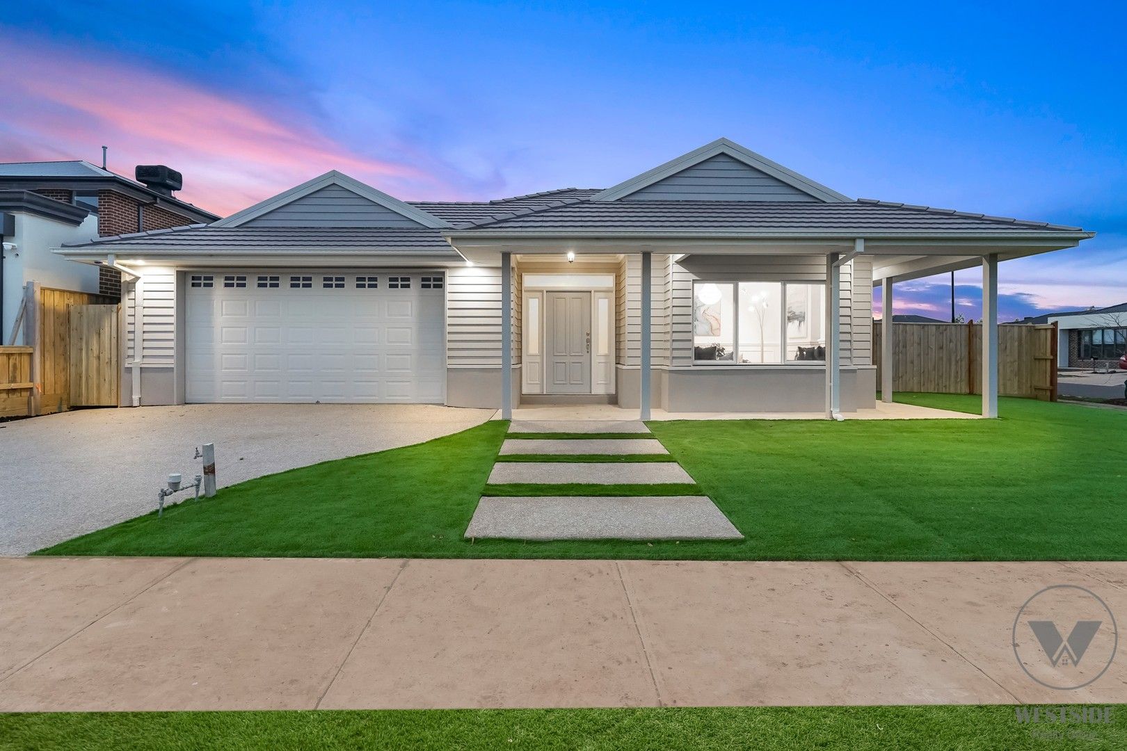 4 bedrooms House in 21 Meadowbank Grove ROCKBANK VIC, 3335