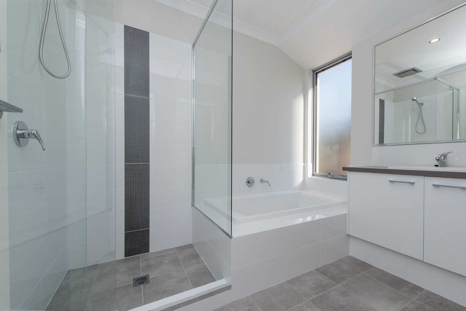 4 bedrooms House in 221 Bridgewater Drive KALLAROO WA, 6025