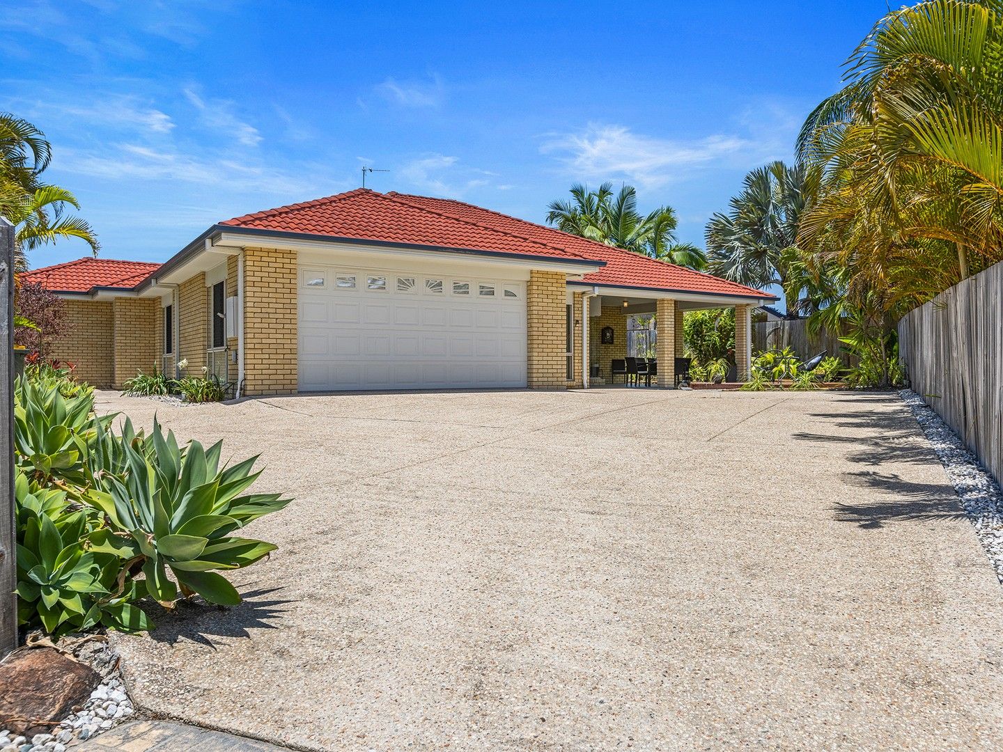 4 bedrooms House in 60 Windermere Way SIPPY DOWNS QLD, 4556