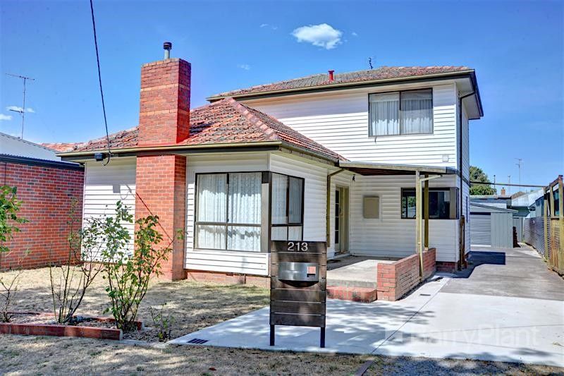 4 bedrooms House in 213 Russell Street NEWINGTON VIC, 3350