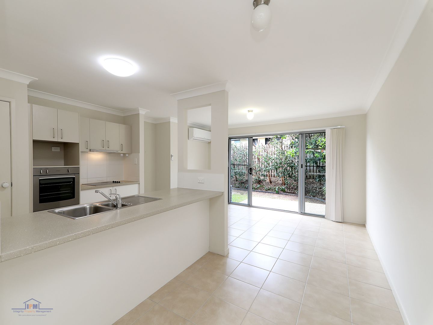 1/24 Faraday Crescent, Pacific Pines QLD 4211, Image 2