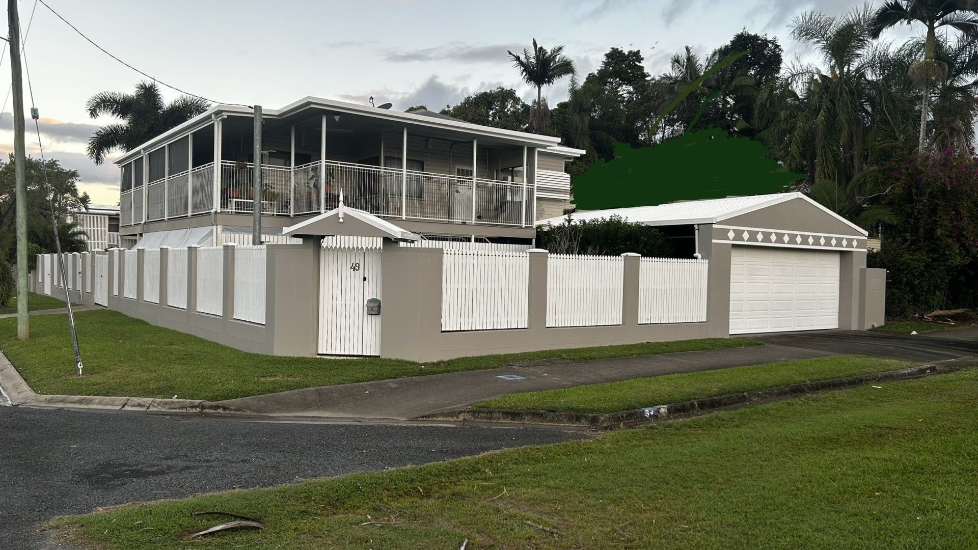 8 bedrooms House in 49 Moody St. MOOROOBOOL QLD, 4870