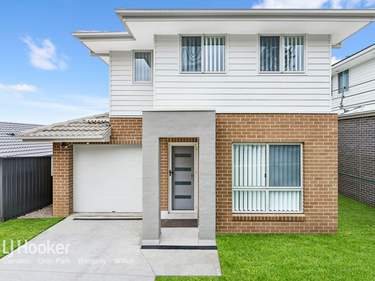 5 bedrooms House in 30 Heartfruit Avenue COBBITTY NSW, 2570