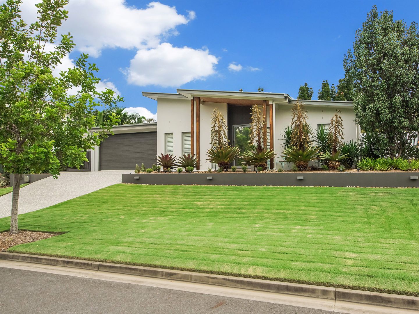8 Greenview Drive, Upper Coomera Property History & Address Research