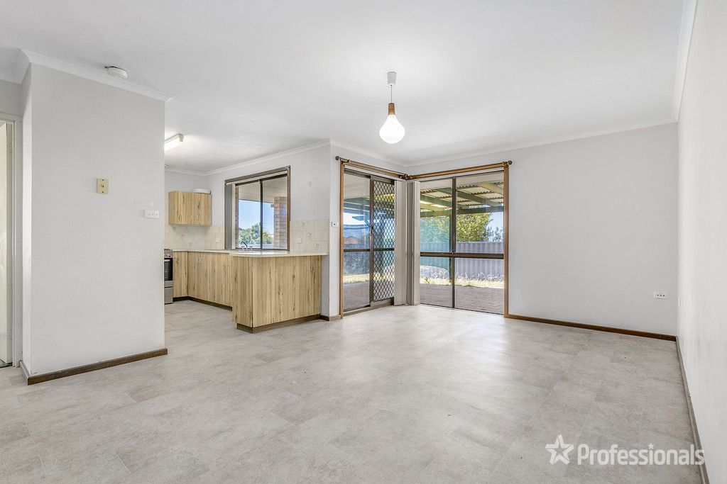 17 Hakea Street, Tarcoola Beach WA 6530, Image 2