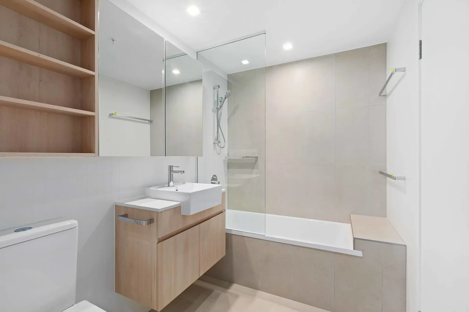 Additional image 4 of 202/117 Chestnut Street, Wynnum QLD 4178