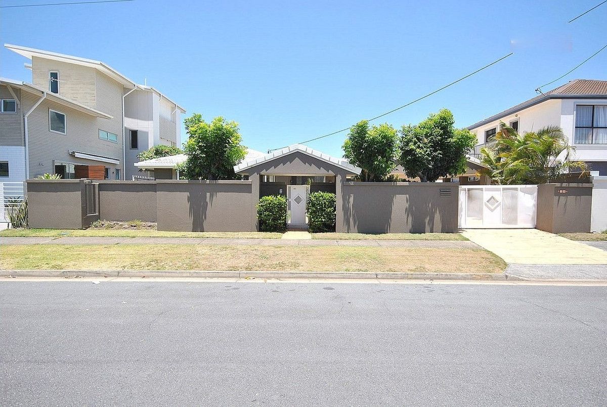 4 bedrooms House in 18 Sunset Boulevard SURFERS PARADISE QLD, 4217