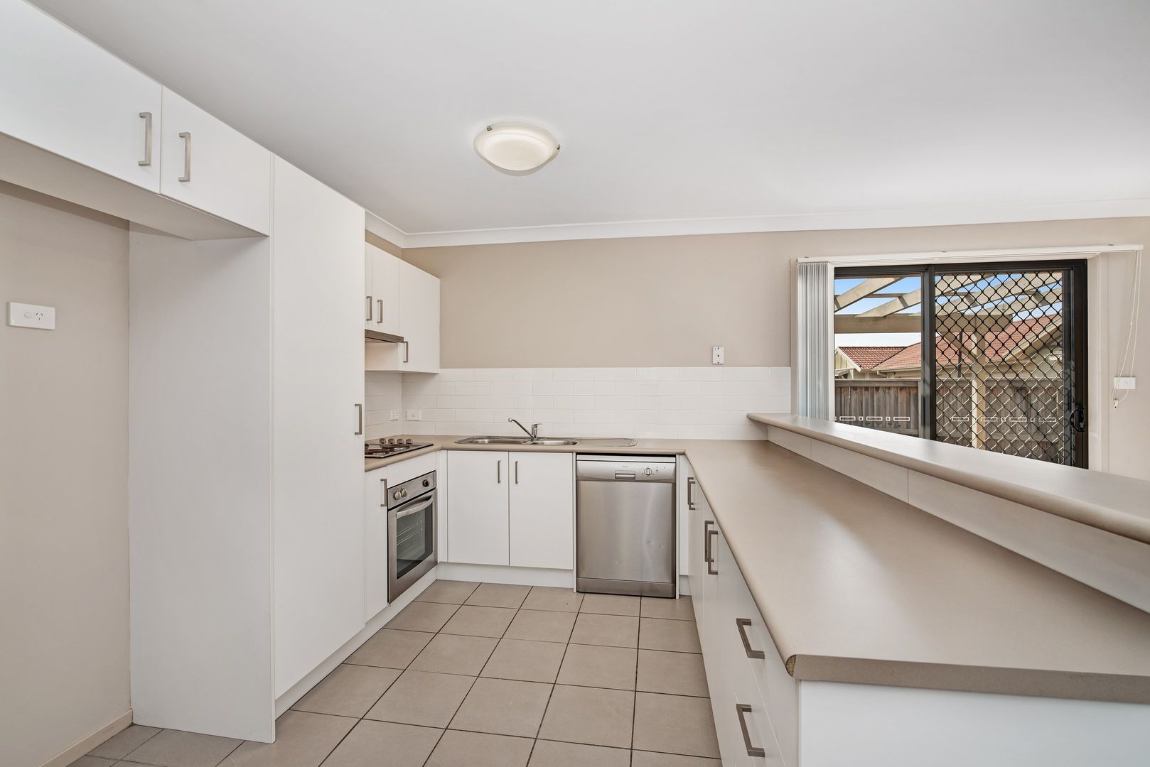 33/12 Denton Park Drive, Rutherford NSW 2320, Image 2